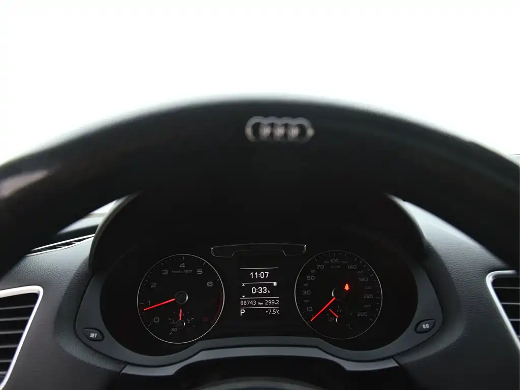 Audi Audi Q3 2018 30th Anniversary Edition 35 TFSI Sport Model 2018 - thumbnail 14