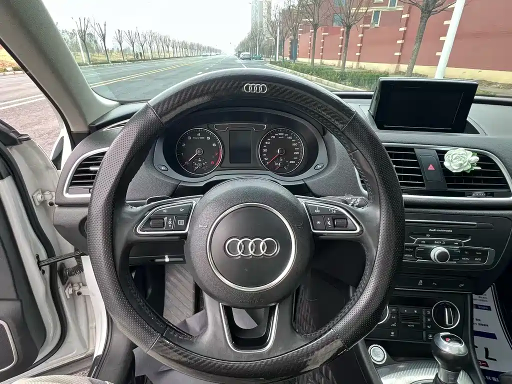 Audi Audi Q3 2018 30th Anniversary Edition 35 TFSI Sport Model 2018 - thumbnail 28