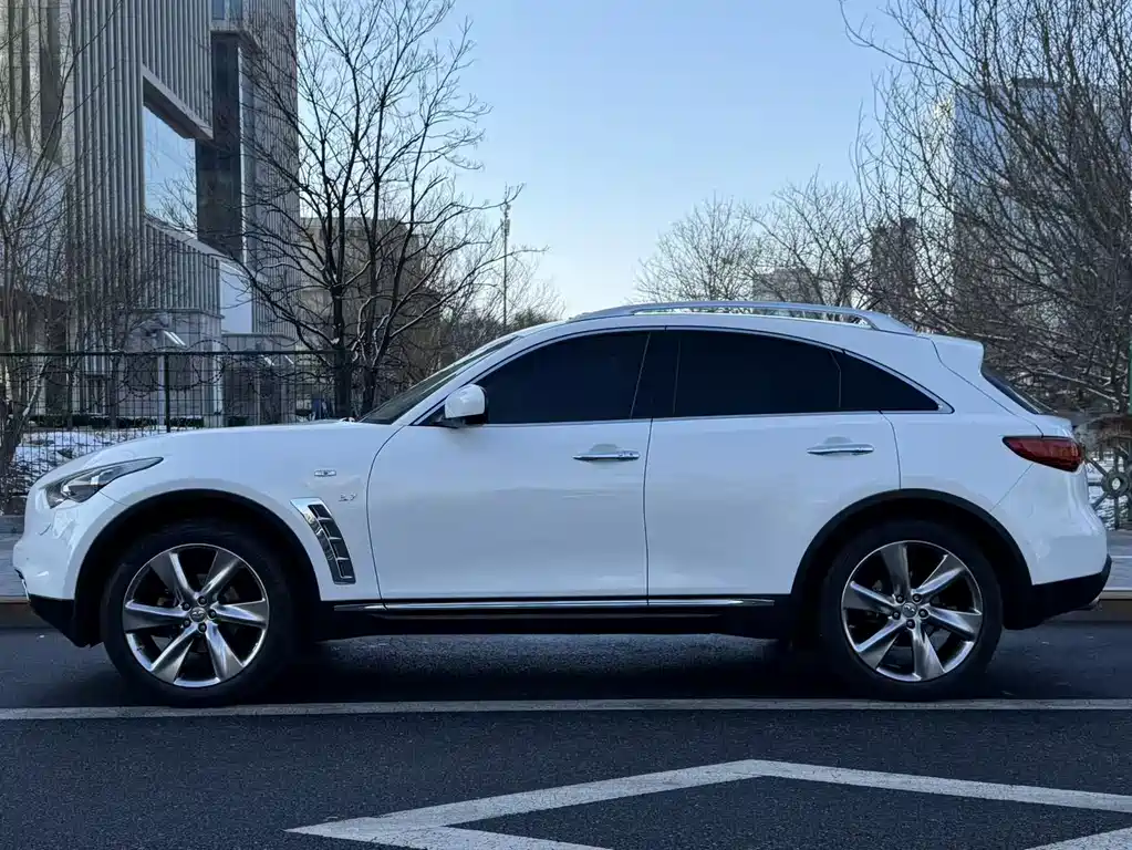 Infiniti Infiniti QX70 2013 3.7L Standard Edition 2015 - thumbnail 3