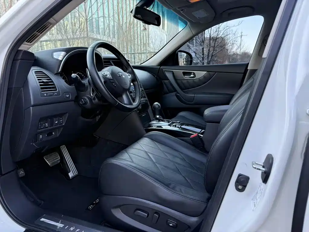 Infiniti Infiniti QX70 2013 3.7L Standard Edition 2015 - thumbnail 4