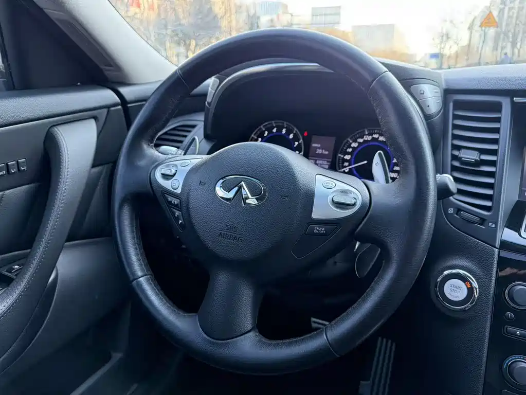 Infiniti Infiniti QX70 2013 3.7L Standard Edition 2015 - thumbnail 13