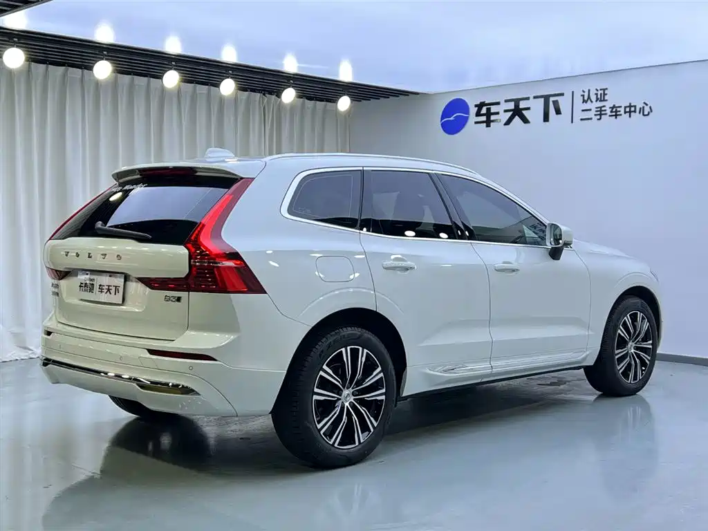 Volvo Volvo XC60 2022 B5 AWD Intelligent Luxury Edition 2022 - thumbnail 4