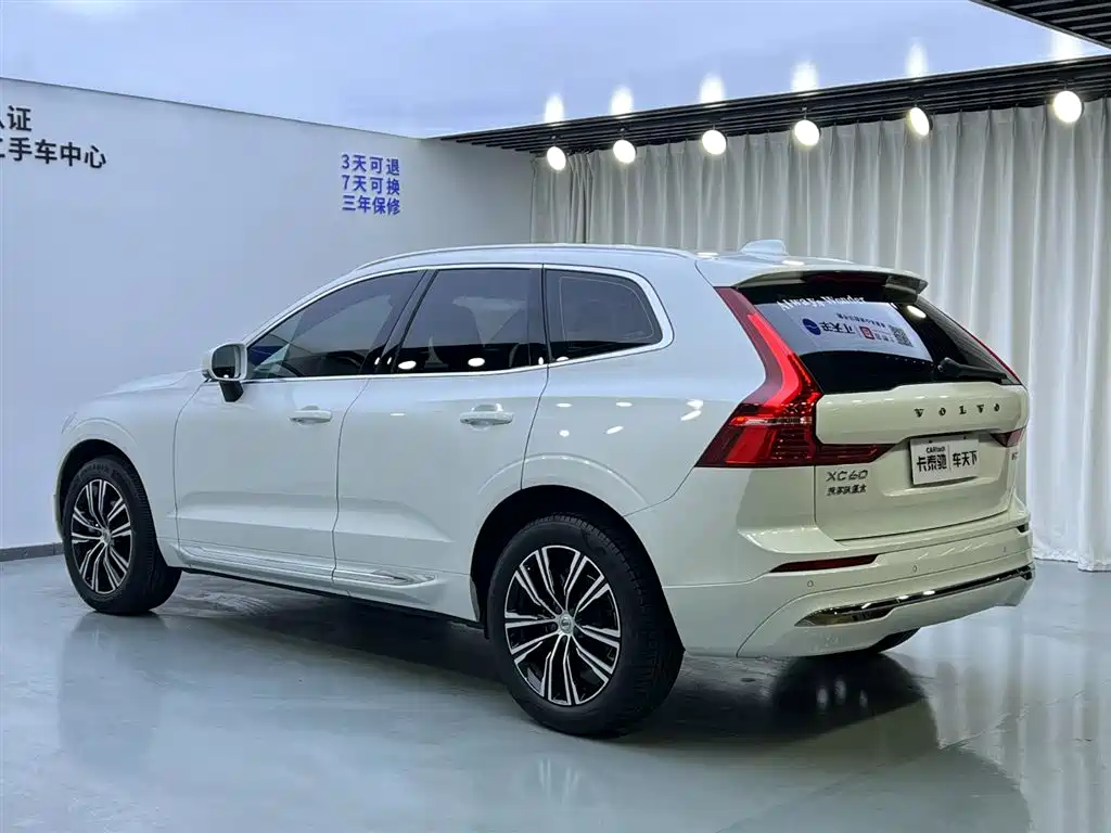 Volvo Volvo XC60 2022 B5 AWD Intelligent Luxury Edition 2022 - thumbnail 5