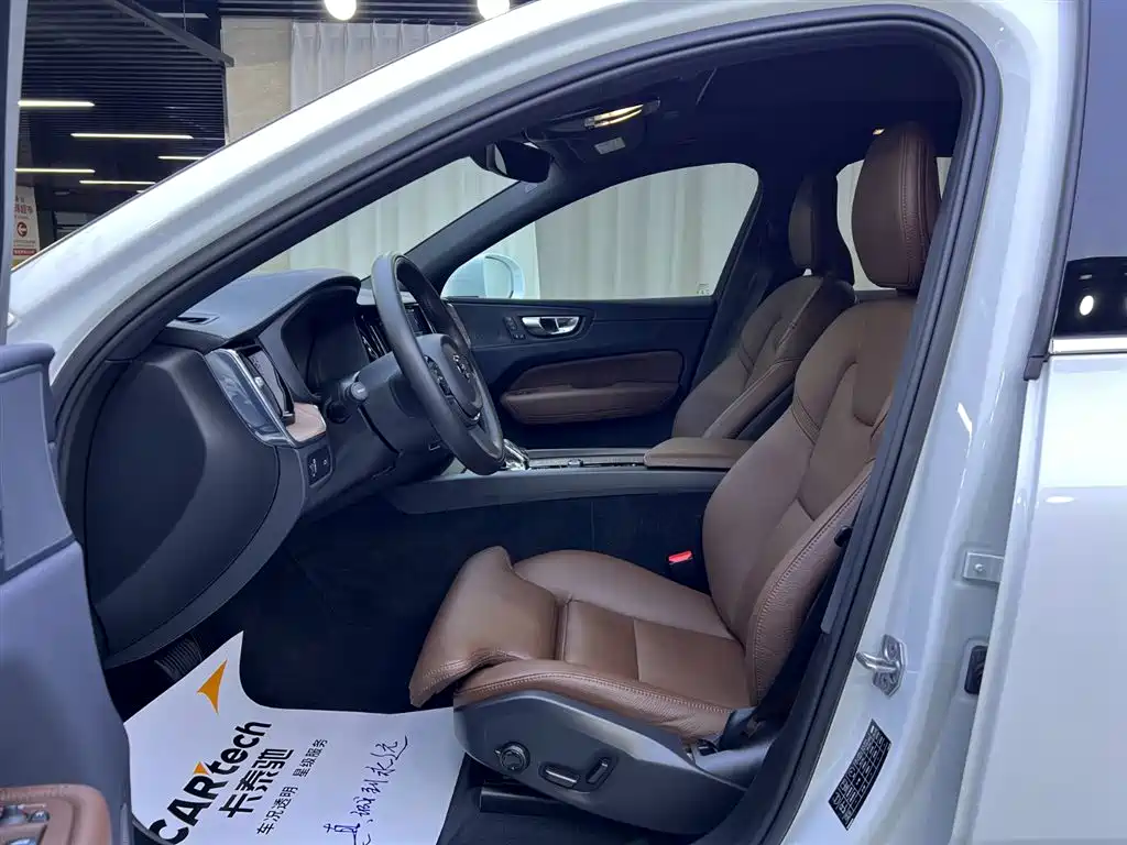 Volvo Volvo XC60 2022 B5 AWD Intelligent Luxury Edition 2022 - thumbnail 7
