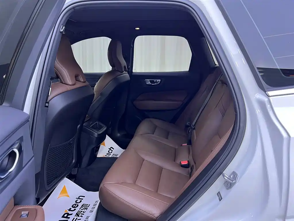 Volvo Volvo XC60 2022 B5 AWD Intelligent Luxury Edition 2022 - thumbnail 8