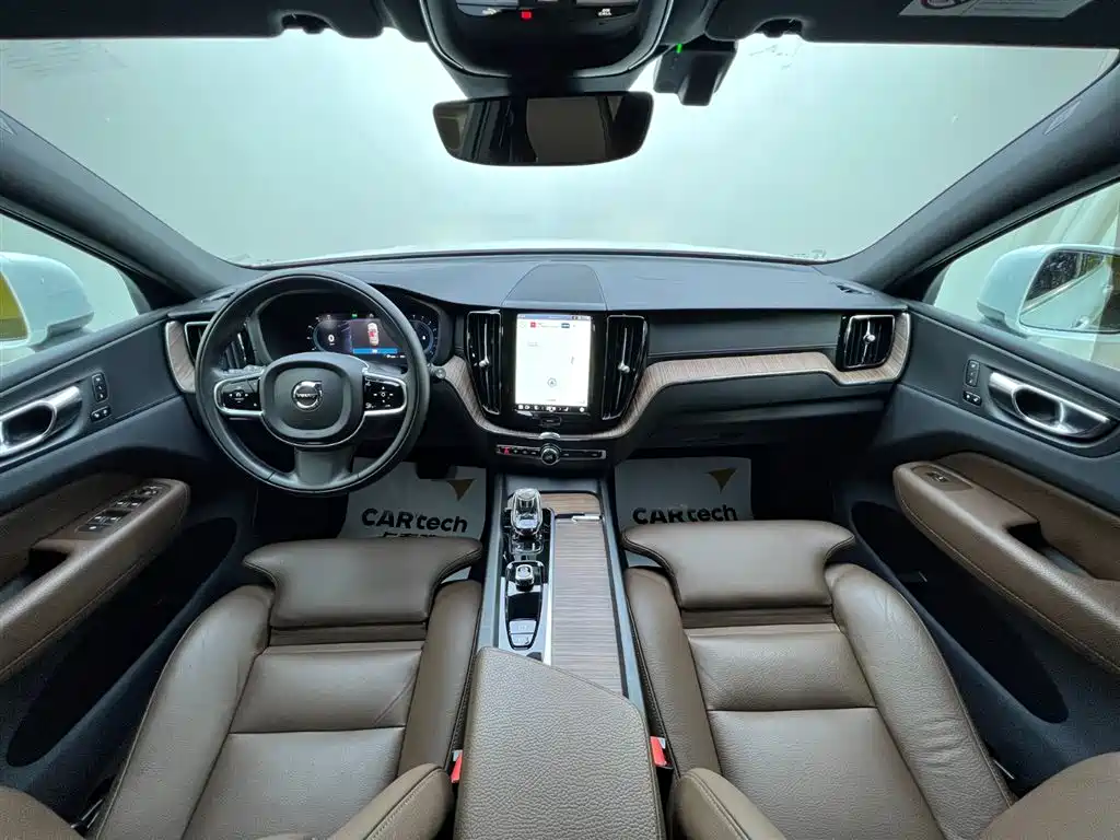 Volvo Volvo XC60 2022 B5 AWD Intelligent Luxury Edition 2022 - thumbnail 9