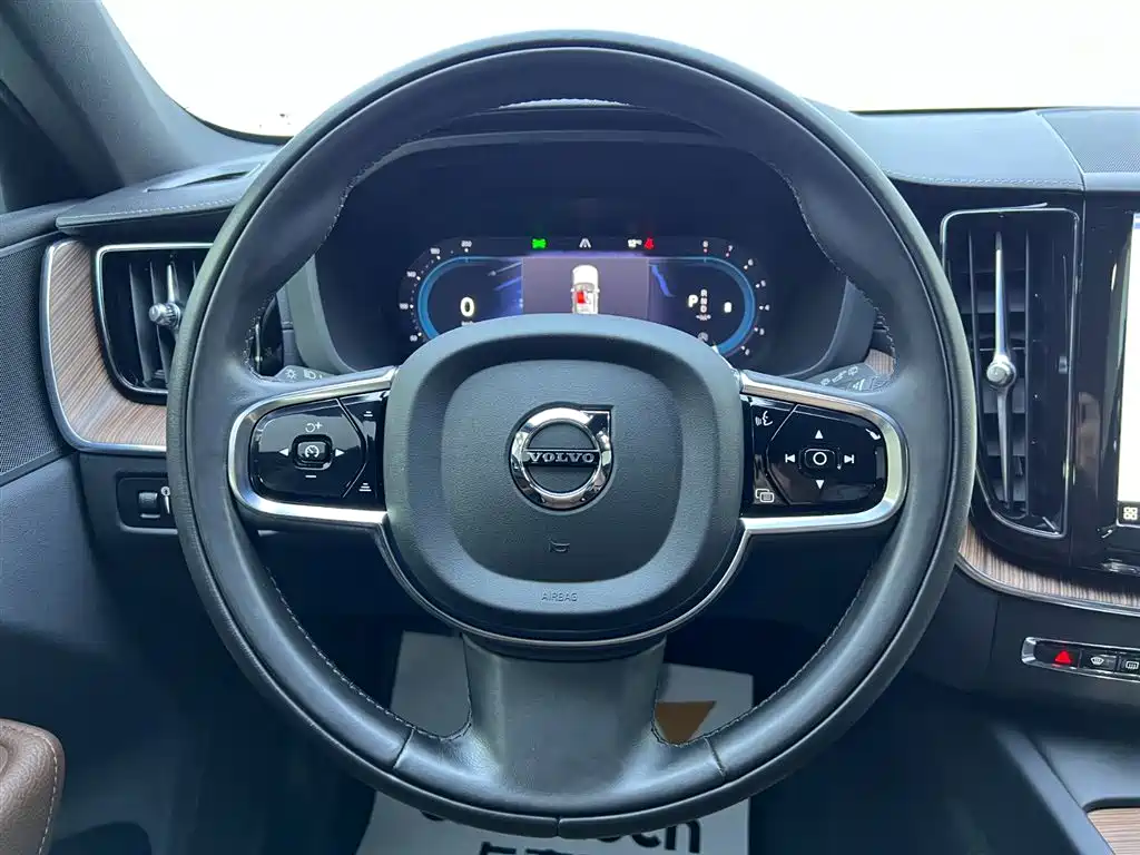 Volvo Volvo XC60 2022 B5 AWD Intelligent Luxury Edition 2022 - thumbnail 13