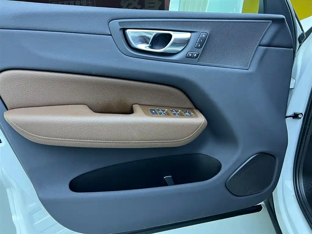 Volvo Volvo XC60 2022 B5 AWD Intelligent Luxury Edition 2022 - thumbnail 15