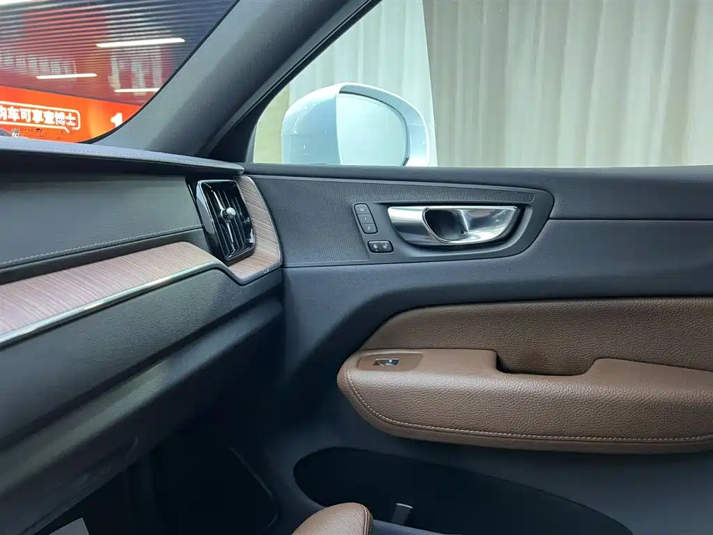 Volvo Volvo XC60 2022 B5 AWD Intelligent Luxury Edition 2022 - thumbnail 16