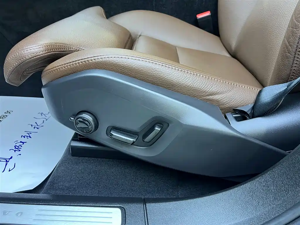 Volvo Volvo XC60 2022 B5 AWD Intelligent Luxury Edition 2022 - thumbnail 17