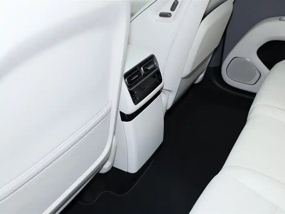 Li Auto Li Auto L6 2WD Standard Edition 2025 Model 2025 - thumbnail 24