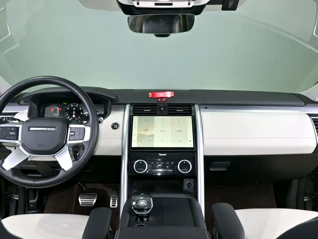 Land Rover Discovery 2024 360PS Dynamic SE 2023 - thumbnail 8