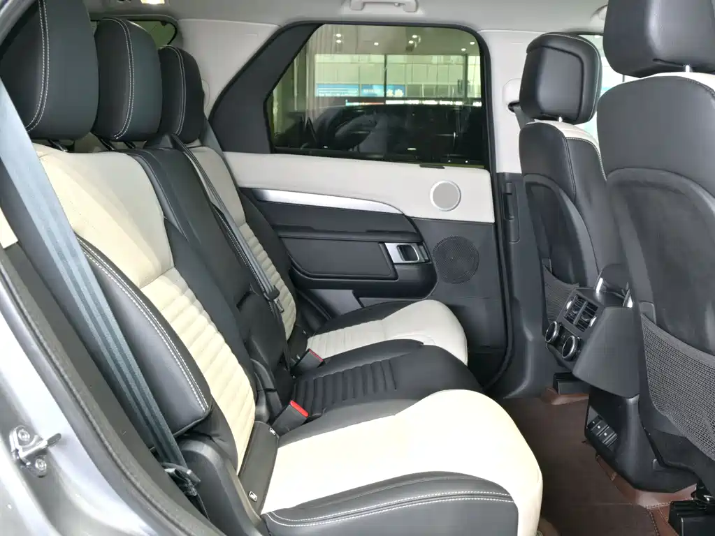 Land Rover Discovery 2024 360PS Dynamic SE 2023 - thumbnail 11