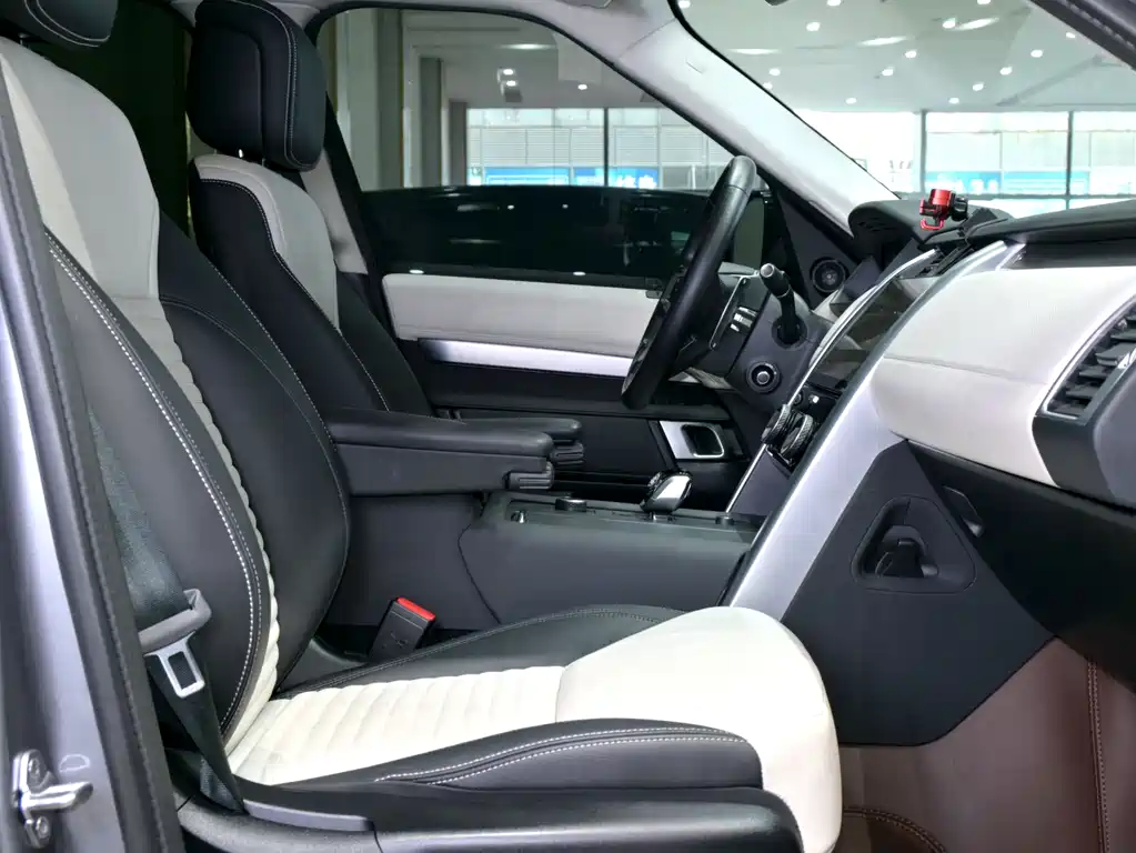 Land Rover Discovery 2024 360PS Dynamic SE 2023 - thumbnail 12