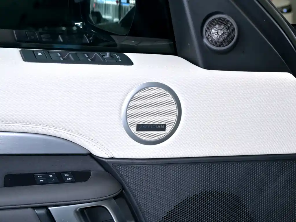 Land Rover Discovery 2024 360PS Dynamic SE 2023 - thumbnail 19