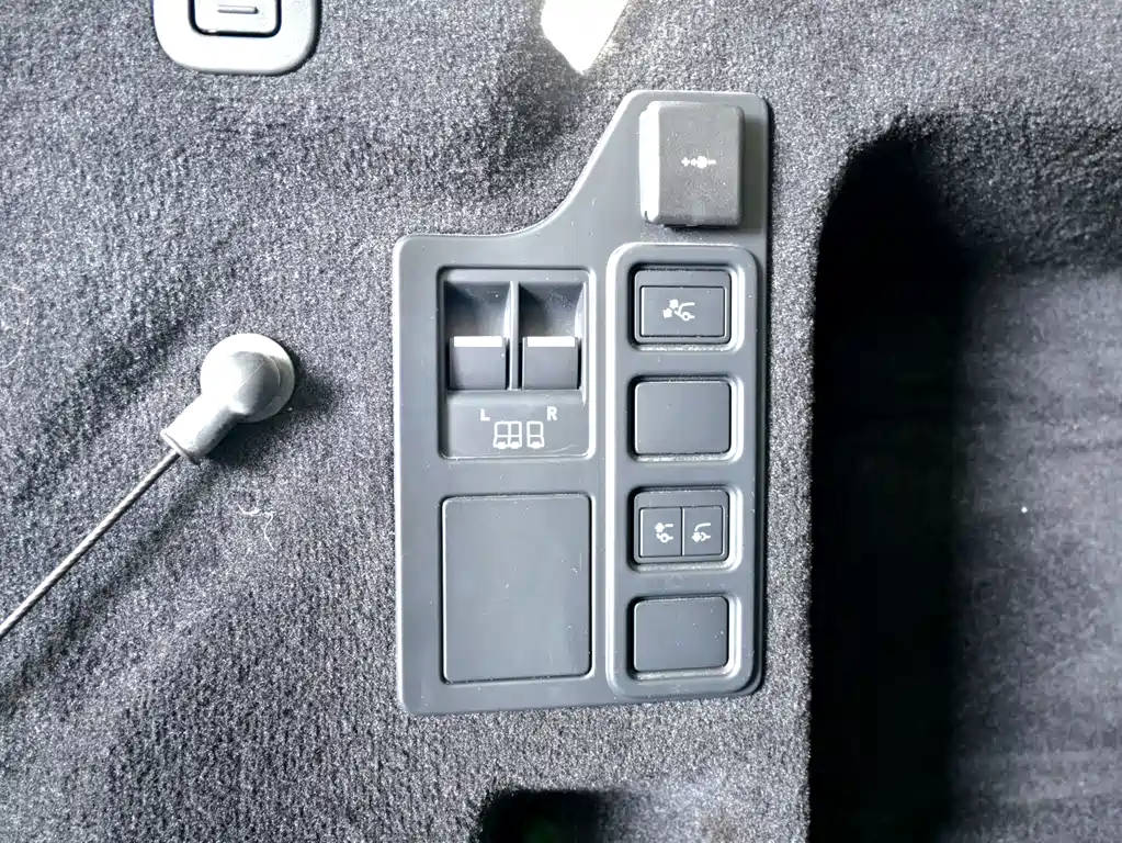 Land Rover Discovery 2024 360PS Dynamic SE 2023 - thumbnail 21