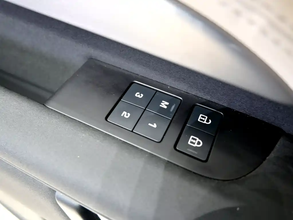 Land Rover Discovery 2024 360PS Dynamic SE 2023 - thumbnail 22