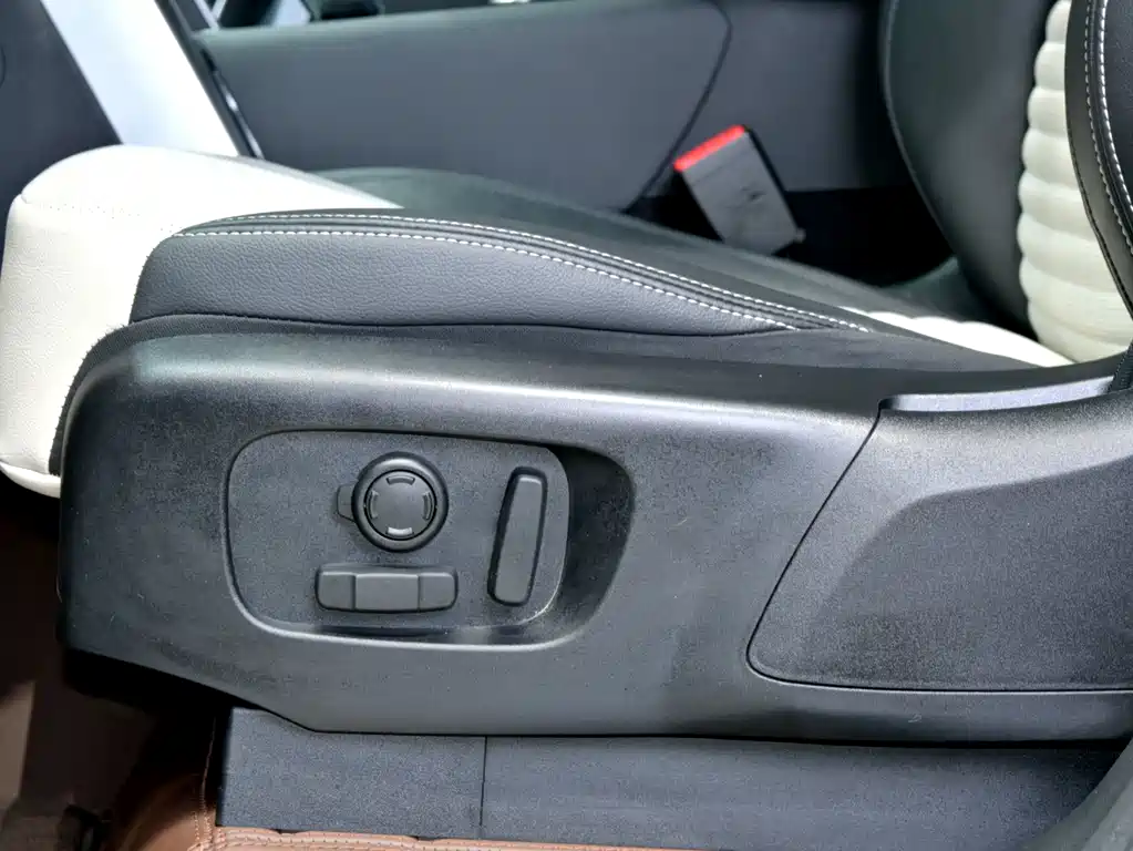 Land Rover Discovery 2024 360PS Dynamic SE 2023 - thumbnail 24