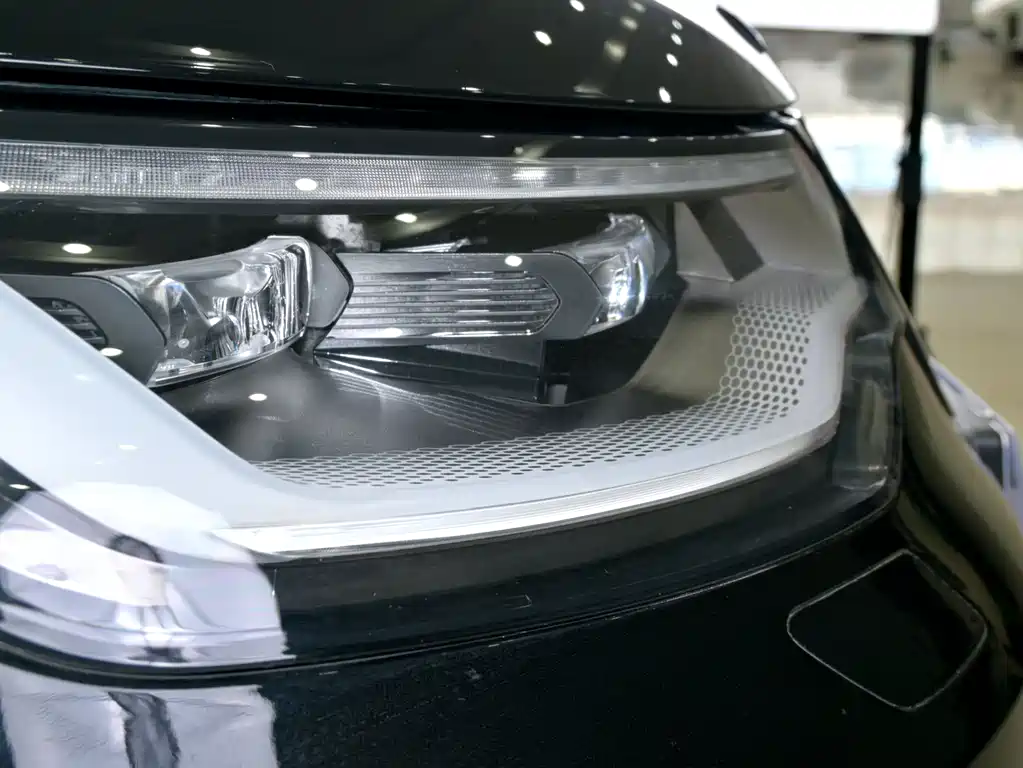 Land Rover Discovery 2024 360PS Dynamic SE 2023 - thumbnail 29