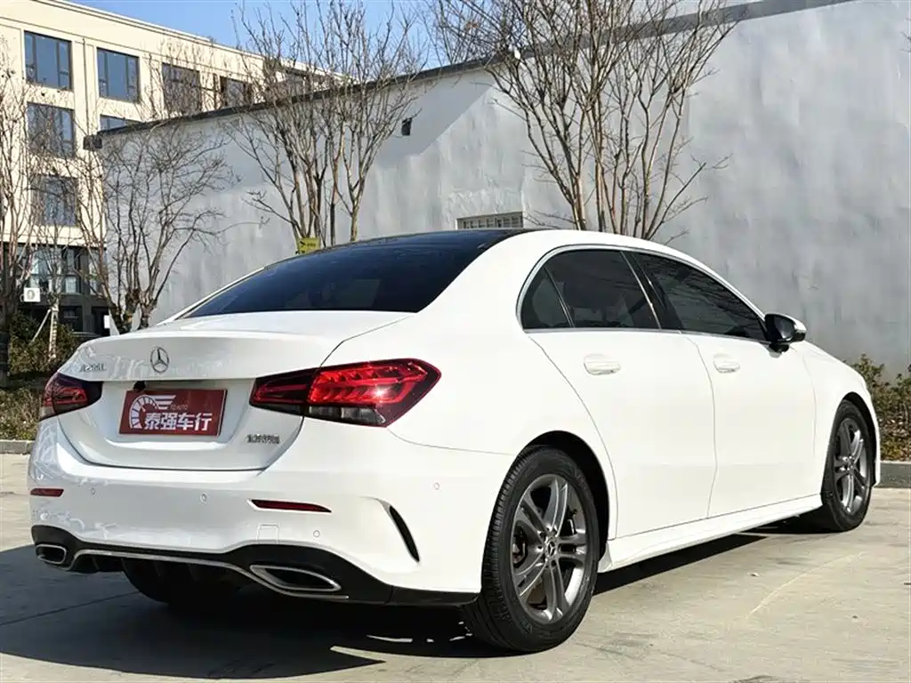 Mercedes-Benz Mercedes-Benz A-Class 2020 Facelift II A 180 L Sport Sedan 2020 - thumbnail 4