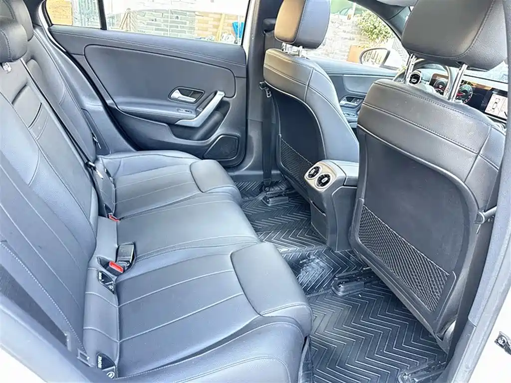 Mercedes-Benz Mercedes-Benz A-Class 2020 Facelift II A 180 L Sport Sedan 2020 - thumbnail 11
