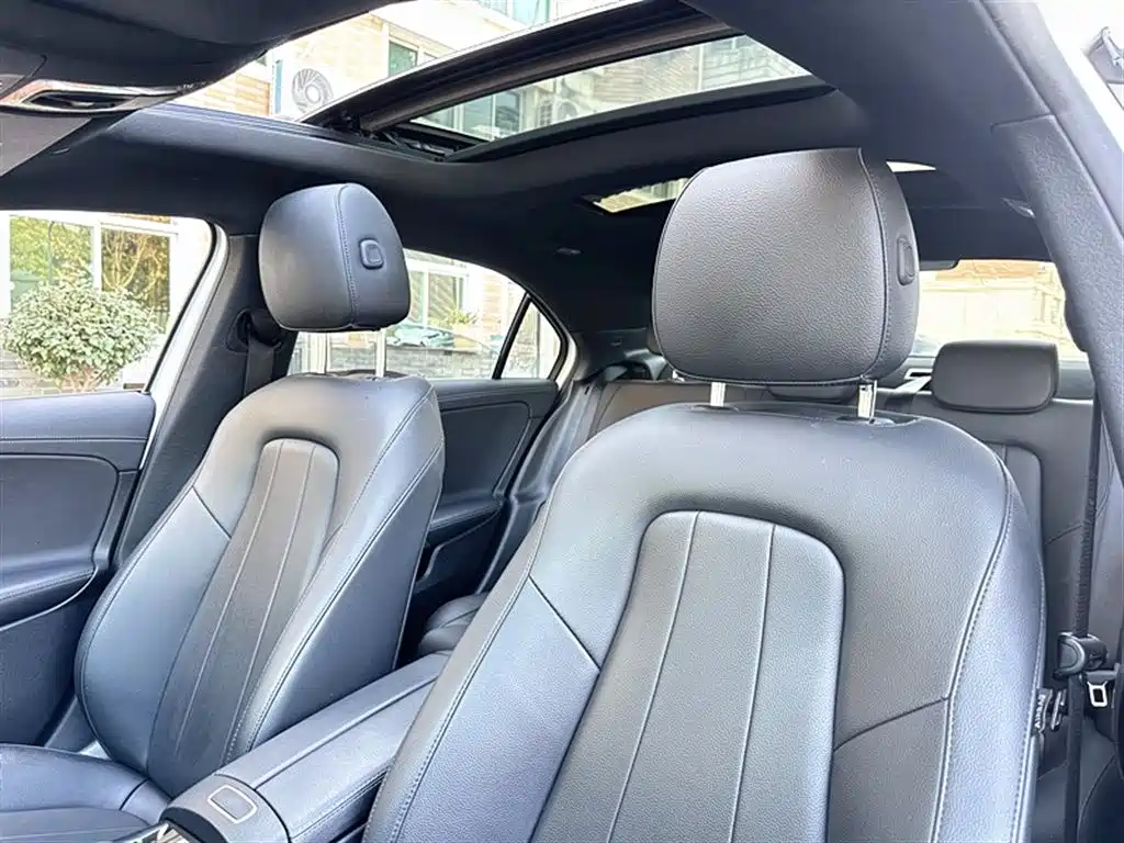 Mercedes-Benz Mercedes-Benz A-Class 2020 Facelift II A 180 L Sport Sedan 2020 - thumbnail 15