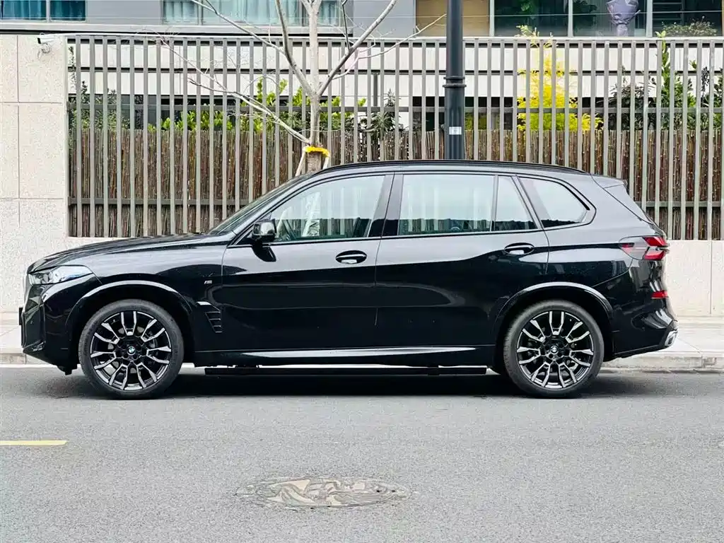 BMW BMW X5 xDrive 40Li M Sport Shadow Night Package 2023 2025 - thumbnail 2