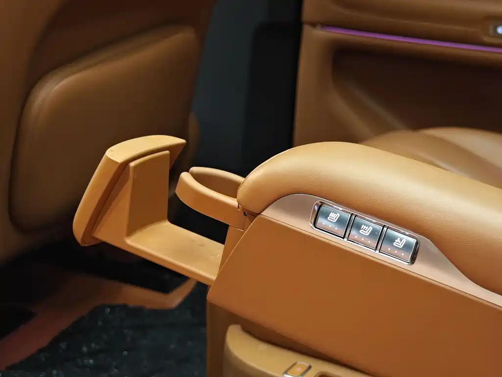 AITO M9 Aito M9 2024 Extended Range Ultra 42kWh 6-seater 2024 - thumbnail 27