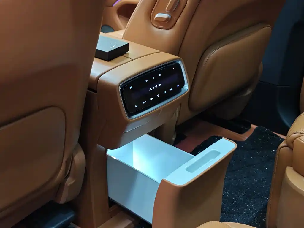 AITO M9 Aito M9 2024 Extended Range Ultra 42kWh 6-seater 2024 - thumbnail 29