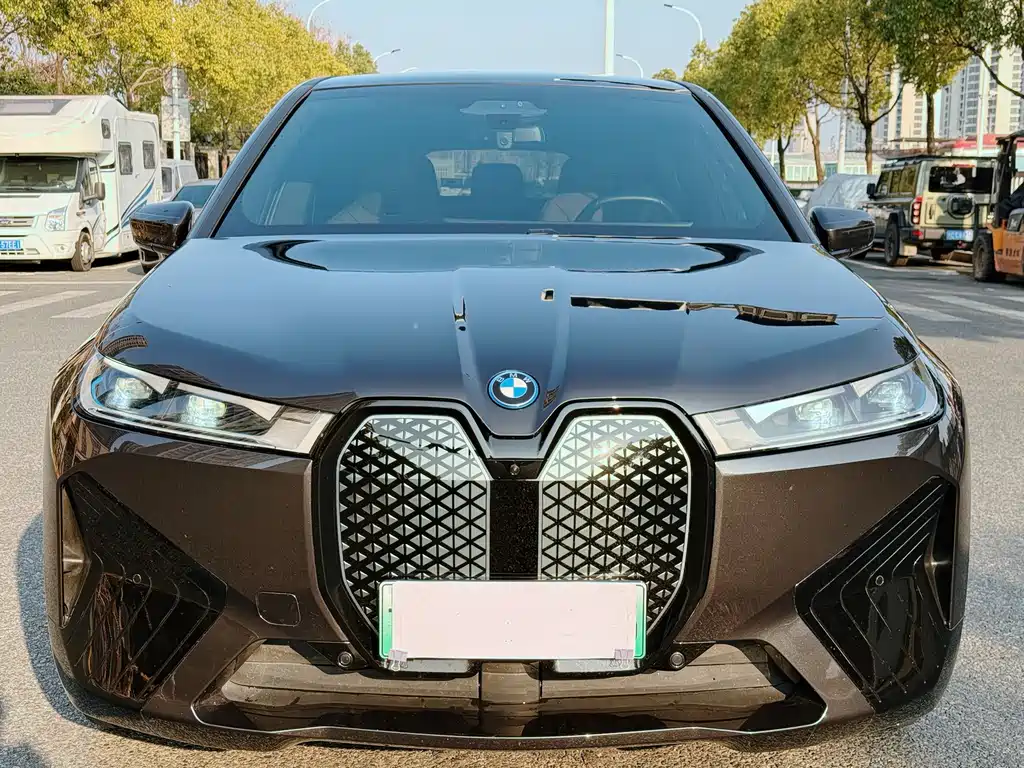 BMW BMW iX xDrive40 2023 Model Year Facelift 2025 - thumbnail 2