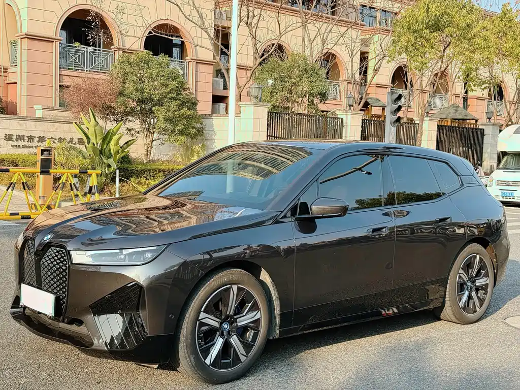 BMW BMW iX xDrive40 2023 Model Year Facelift 2025 - thumbnail 3