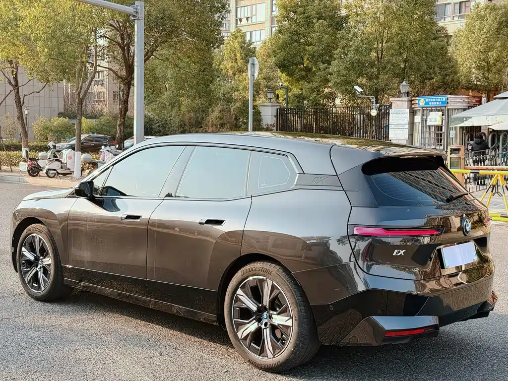 BMW BMW iX xDrive40 2023 Model Year Facelift 2025 - thumbnail 5