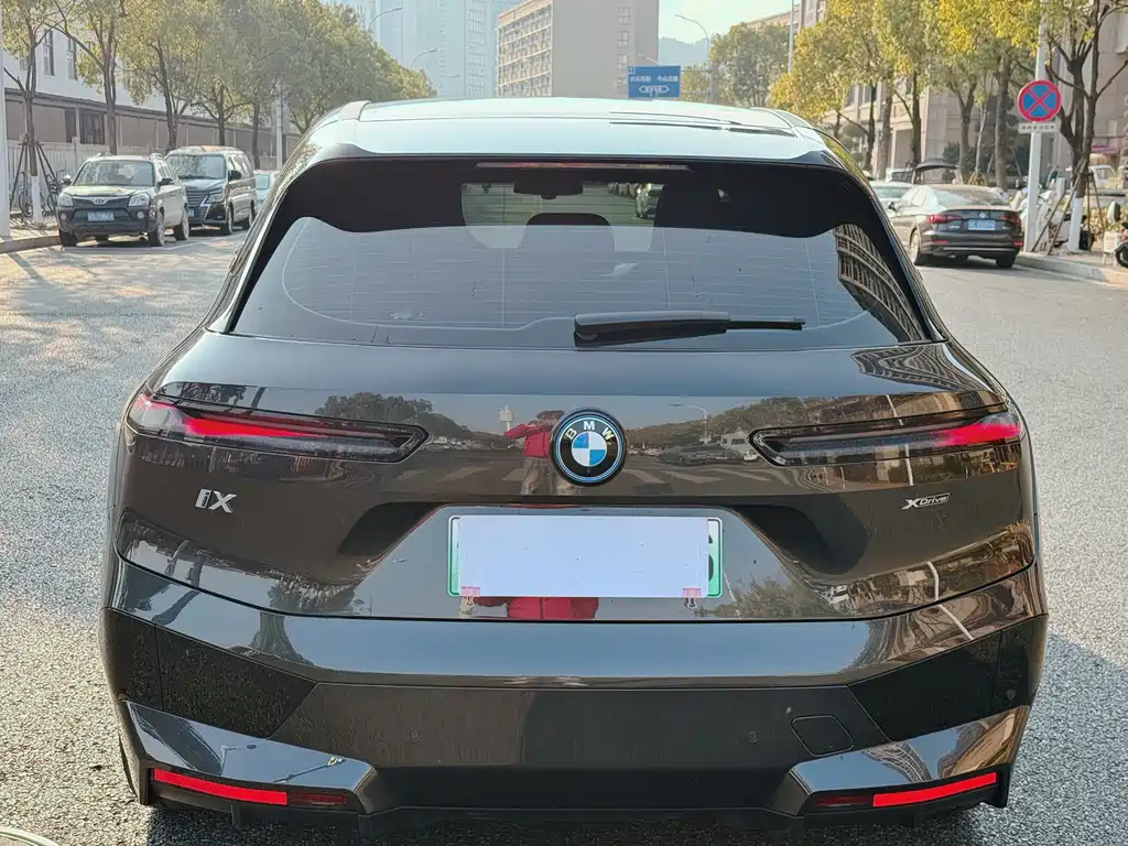 BMW BMW iX xDrive40 2023 Model Year Facelift 2025 - thumbnail 6