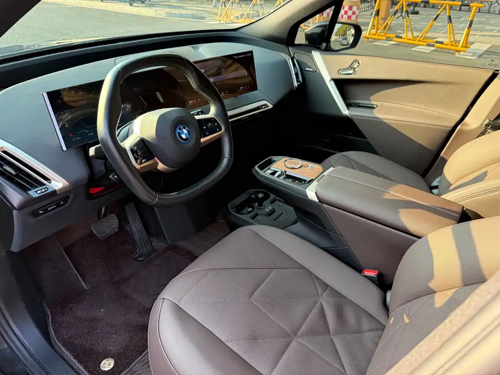 BMW BMW iX xDrive40 2023 Model Year Facelift 2025 - thumbnail 8