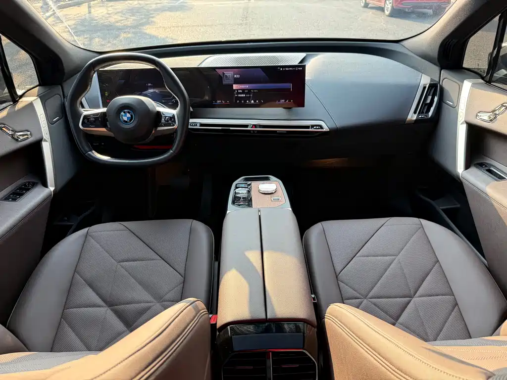 BMW BMW iX xDrive40 2023 Model Year Facelift 2025 - thumbnail 13