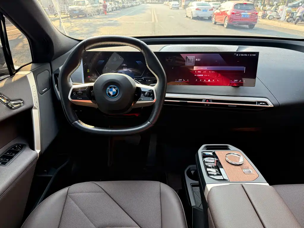 BMW BMW iX xDrive40 2023 Model Year Facelift 2025 - thumbnail 14