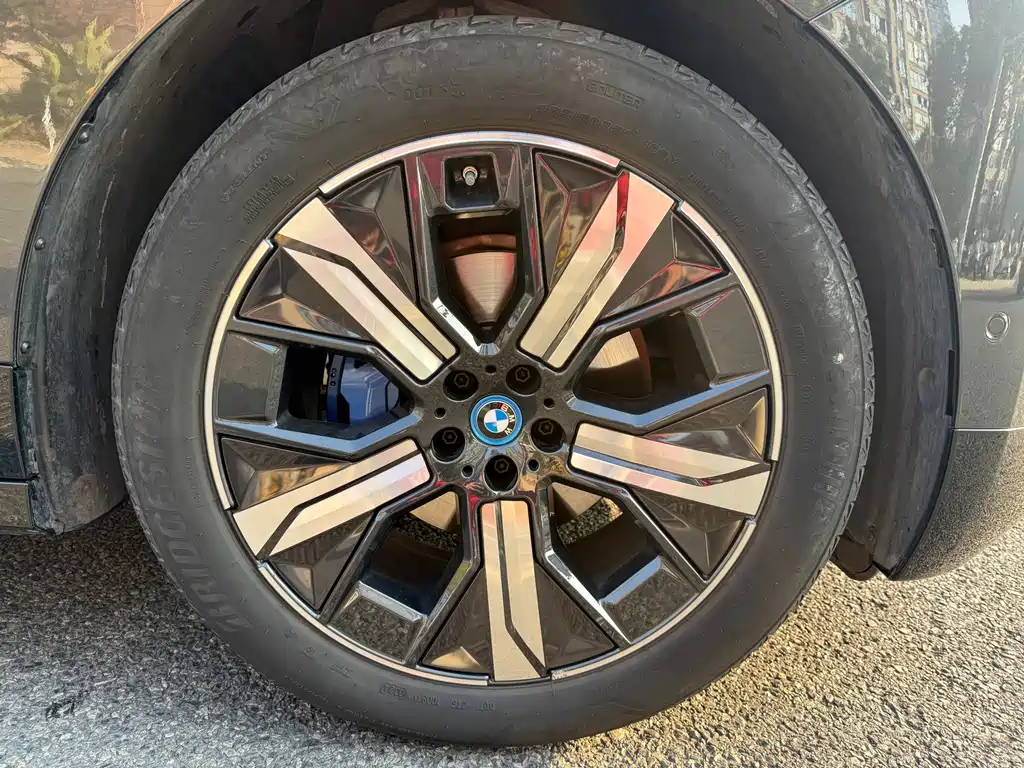 BMW BMW iX xDrive40 2023 Model Year Facelift 2025 - thumbnail 18