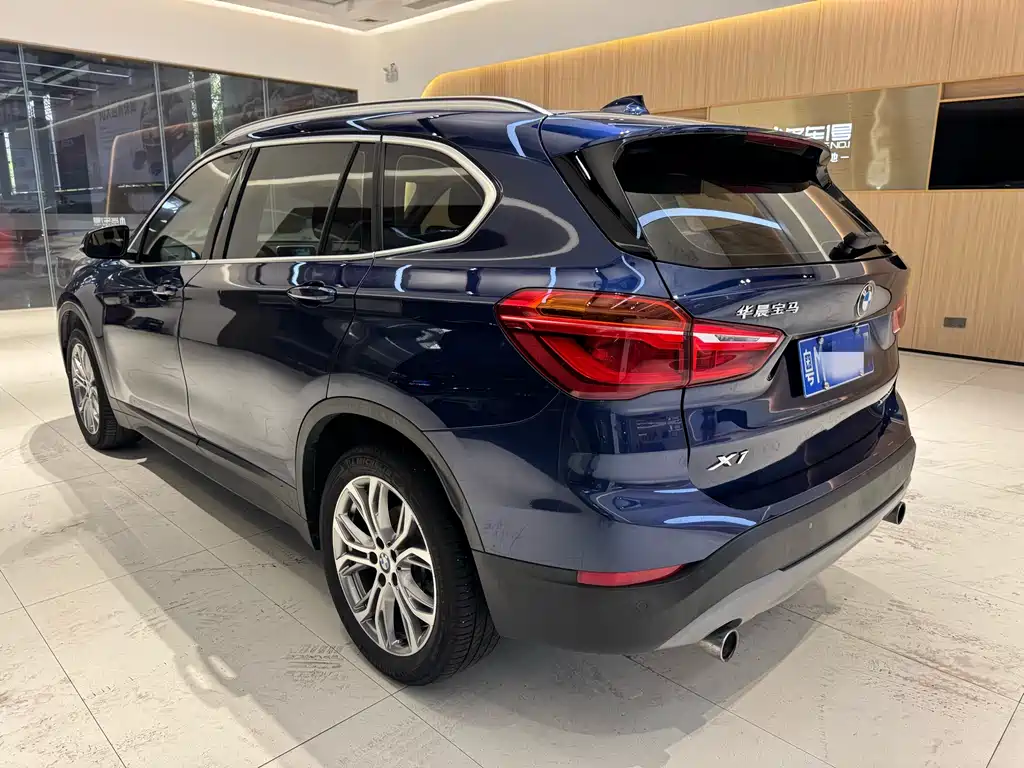 BMW BMW X1 2019 sDrive20Li Leading Edition 2019 - thumbnail 4