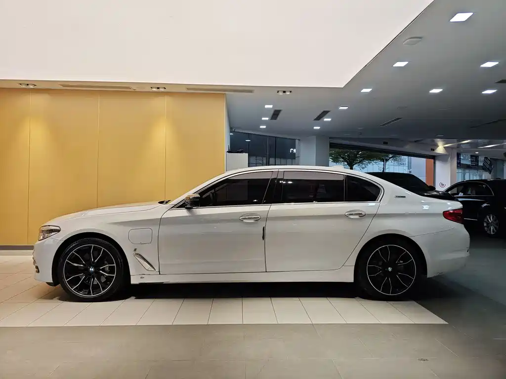 BMW BMW 5 Series Hybrid 2018 530Le Luxury Package 2018 - thumbnail 6