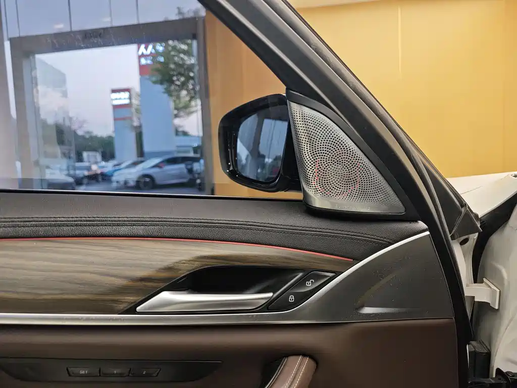 BMW BMW 5 Series Hybrid 2018 530Le Luxury Package 2018 - thumbnail 8