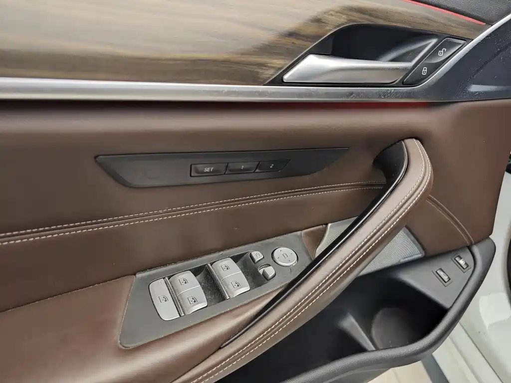 BMW BMW 5 Series Hybrid 2018 530Le Luxury Package 2018 - thumbnail 9