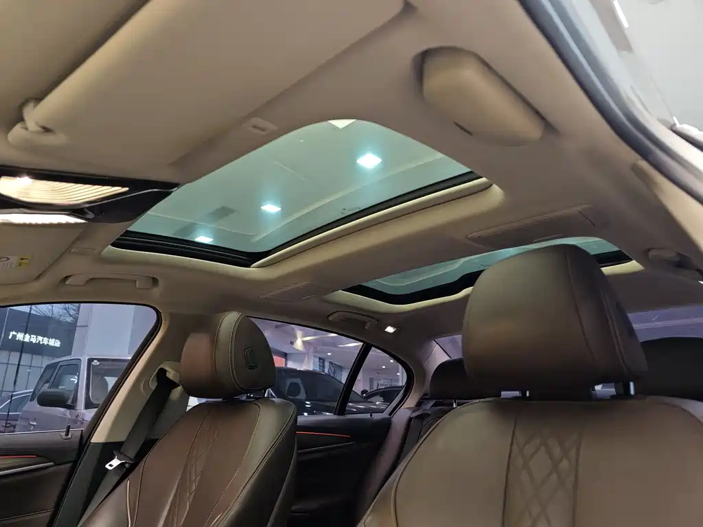 BMW BMW 5 Series Hybrid 2018 530Le Luxury Package 2018 - thumbnail 12
