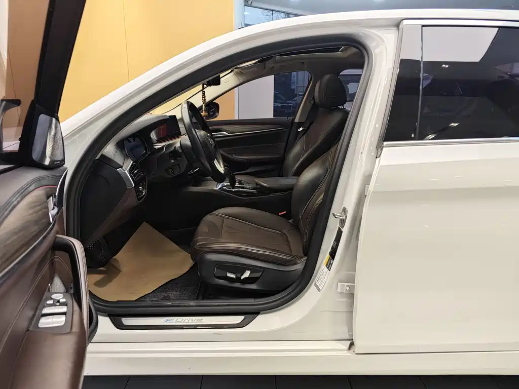 BMW BMW 5 Series Hybrid 2018 530Le Luxury Package 2018 - thumbnail 13