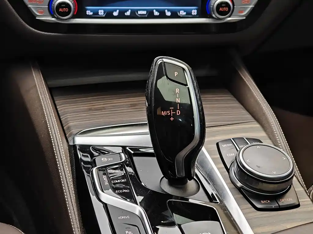 BMW BMW 5 Series Hybrid 2018 530Le Luxury Package 2018 - thumbnail 18