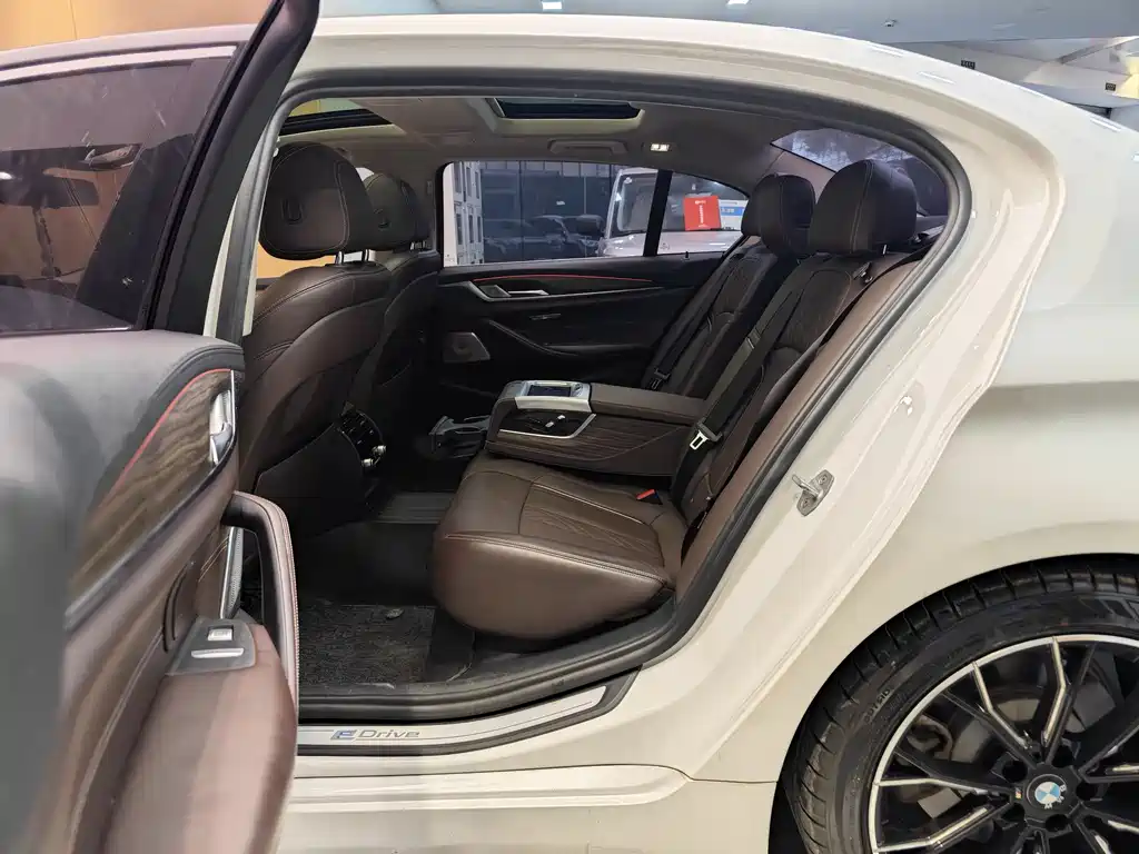 BMW BMW 5 Series Hybrid 2018 530Le Luxury Package 2018 - thumbnail 24