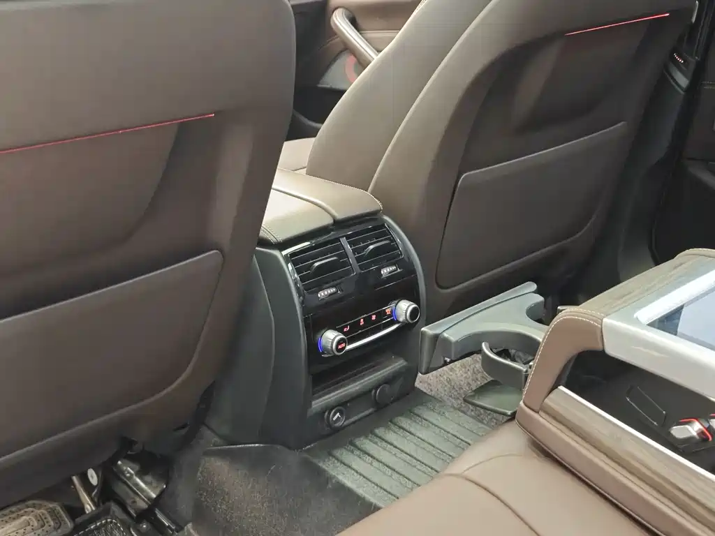 BMW BMW 5 Series Hybrid 2018 530Le Luxury Package 2018 - thumbnail 26