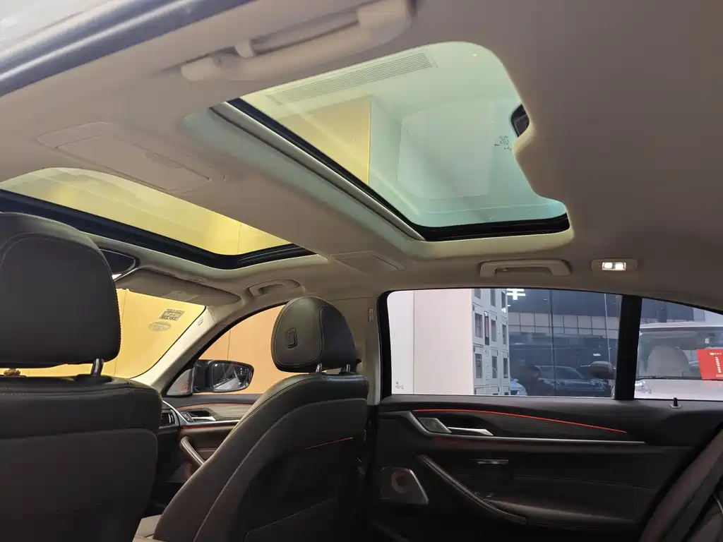 BMW BMW 5 Series Hybrid 2018 530Le Luxury Package 2018 - thumbnail 27