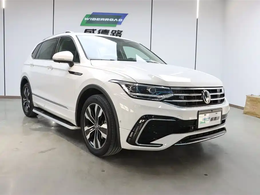 Volkswagen Tiguan L 2022 330TSI Automatic 2WD R-Line Premium Edition 2022 - thumbnail 3