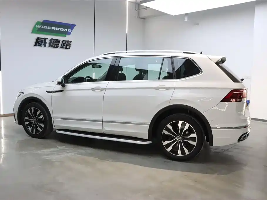 Volkswagen Tiguan L 2022 330TSI Automatic 2WD R-Line Premium Edition 2022 - thumbnail 6