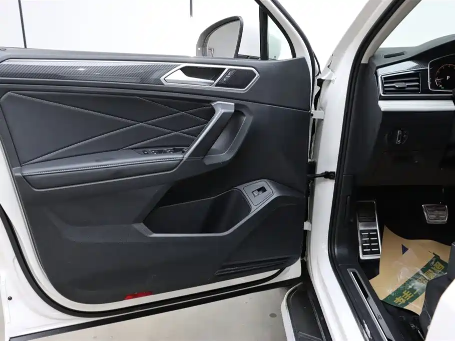 Volkswagen Tiguan L 2022 330TSI Automatic 2WD R-Line Premium Edition 2022 - thumbnail 12
